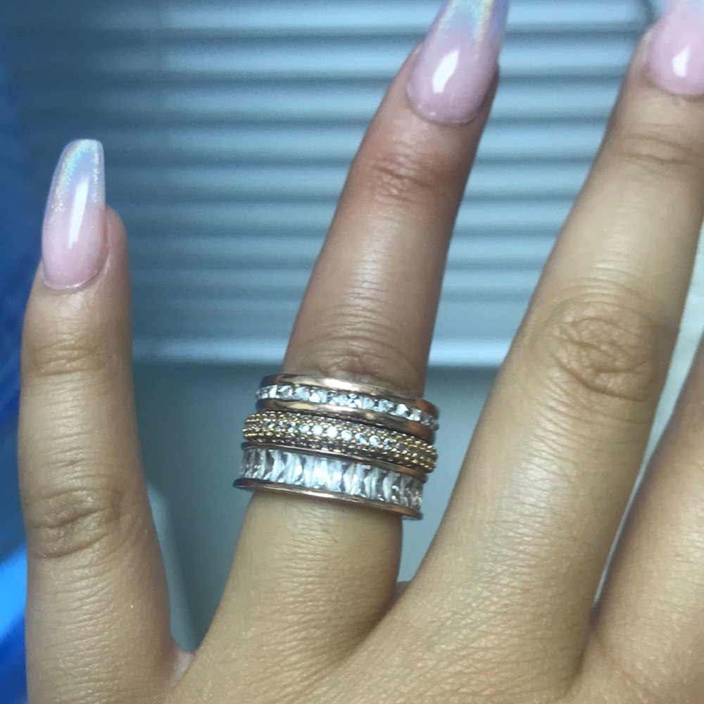 Henri bendel rings